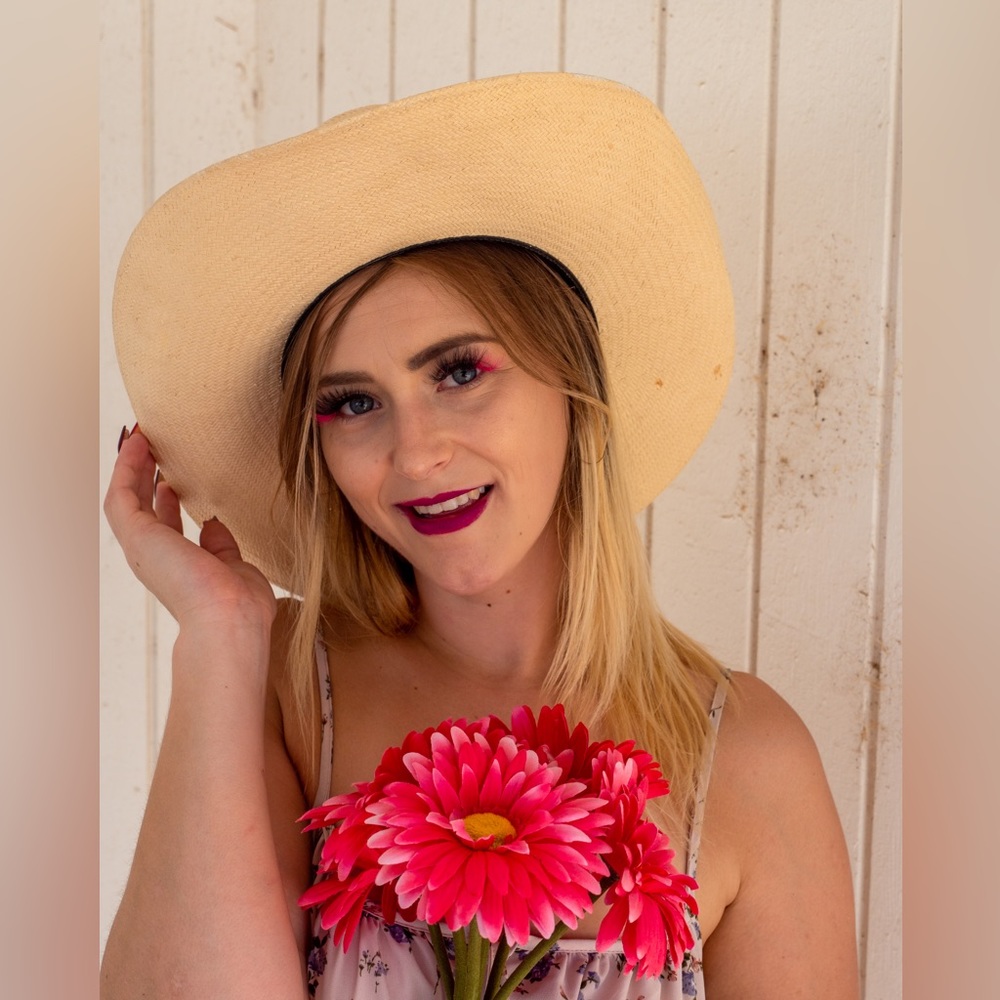 Meet your Posher, Pixiee